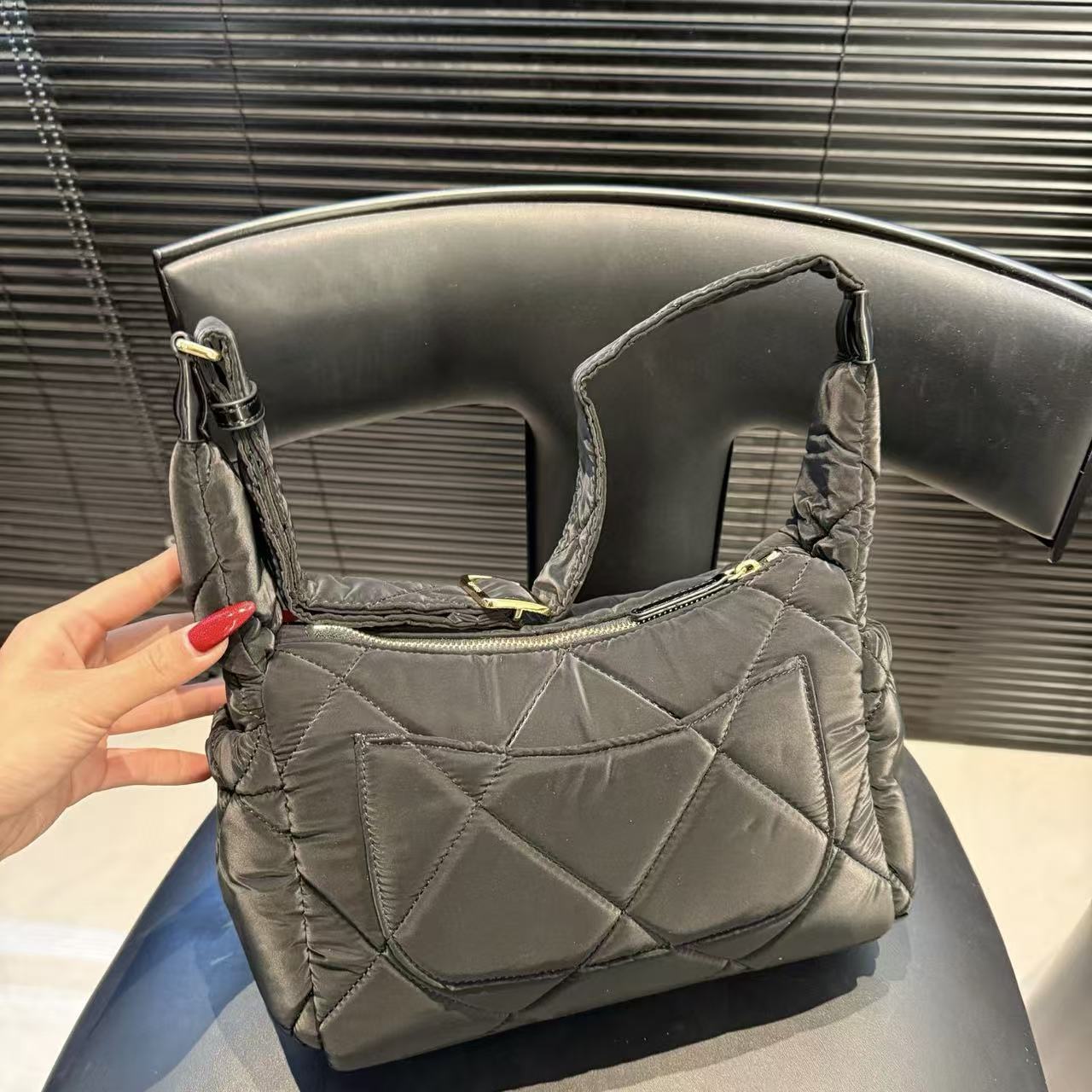 CHANE1 ベルベットレザー ショルダー/クロスボディバッグ【50％割引+送料無料】