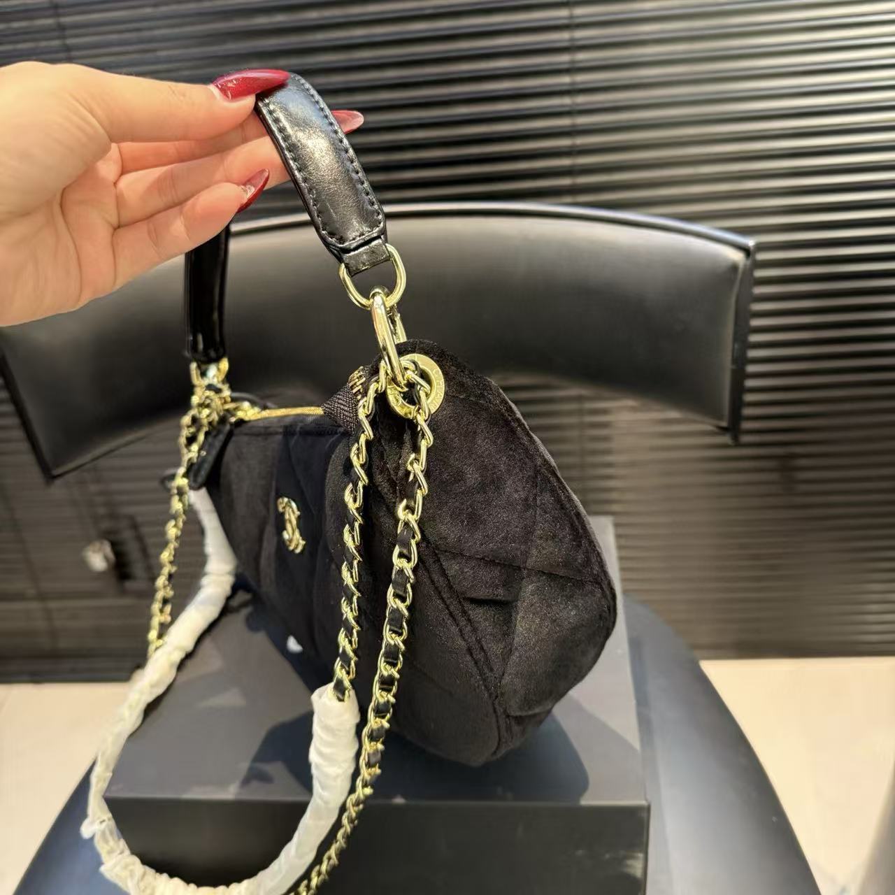 CHANE1 ベルベット クレセントバッグ【50％割引+送料無料】