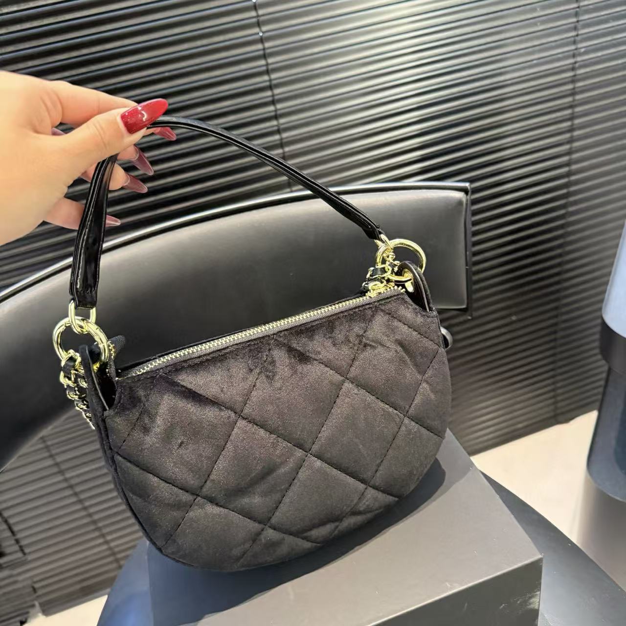 CHANE1 ベルベット クレセントバッグ【50％割引+送料無料】