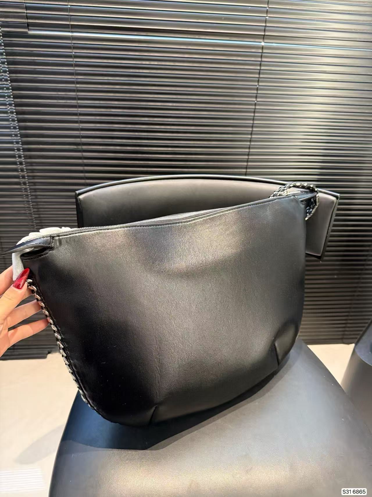 CHANE1 ダブルC レザーショッピングバッグ【50％割引+送料無料】