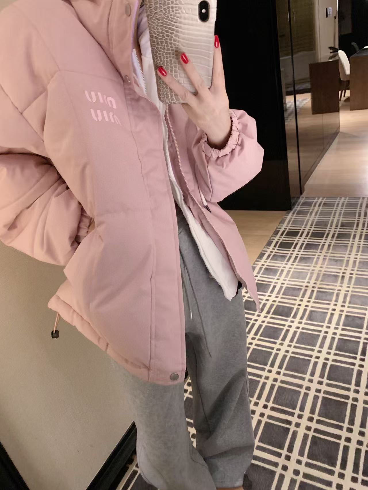 M1UM1U カラーブロック フード付きダウンジャケット【50％割引+送料無料】