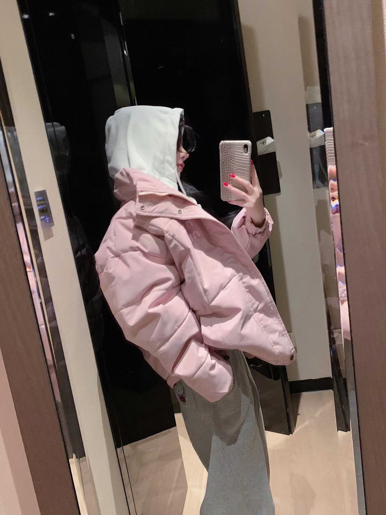 M1UM1U カラーブロック フード付きダウンジャケット【50％割引+送料無料】