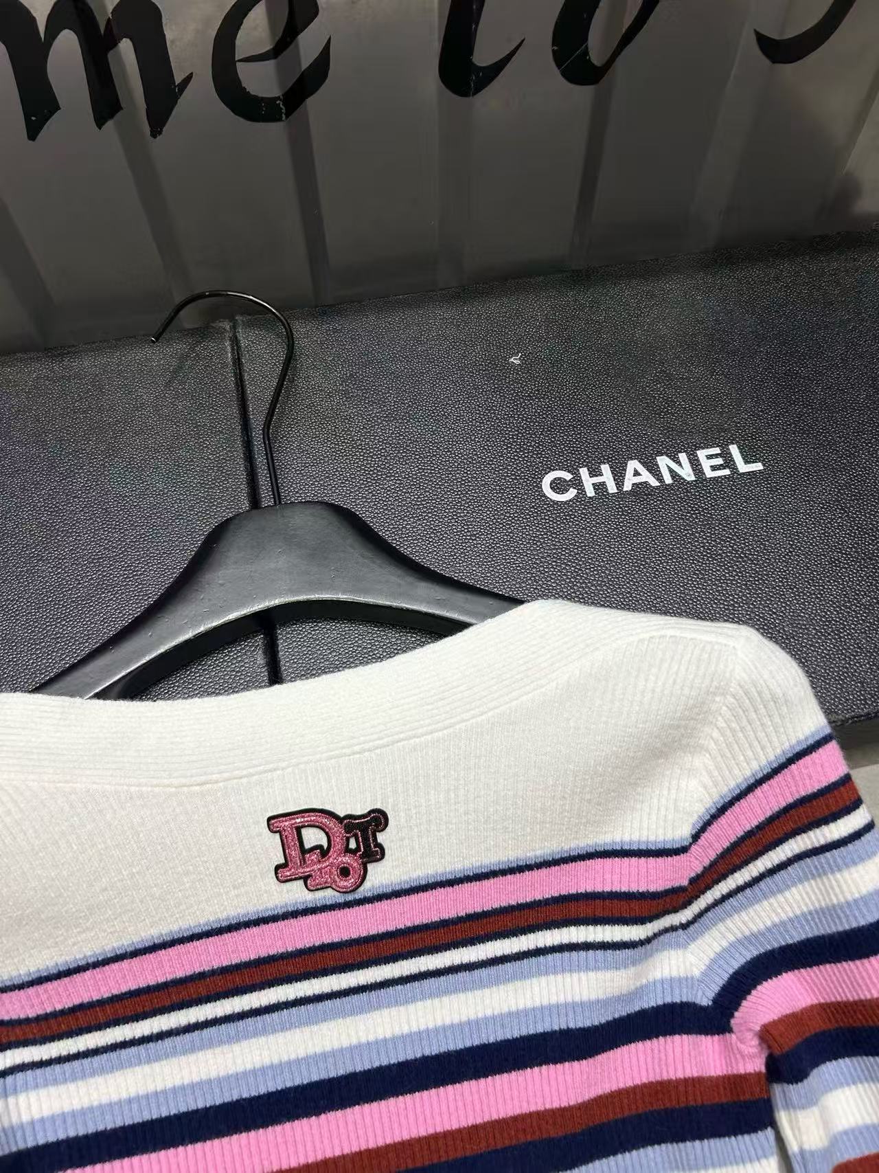 DI0R CD ストライプオフショルダーセーター【50％割引+送料無料】