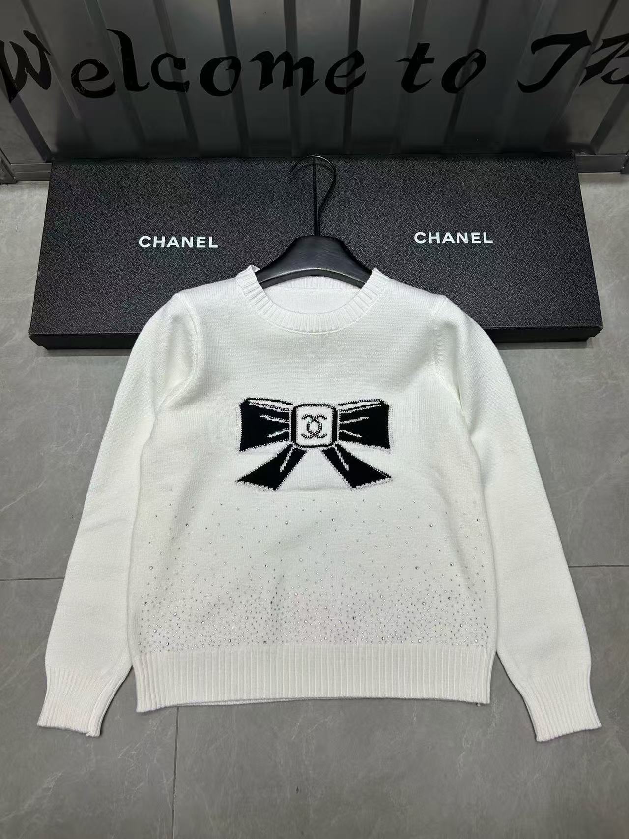 CHANE1 ダブルC ボウ ラインストーン セーター【50％割引+送料無料】