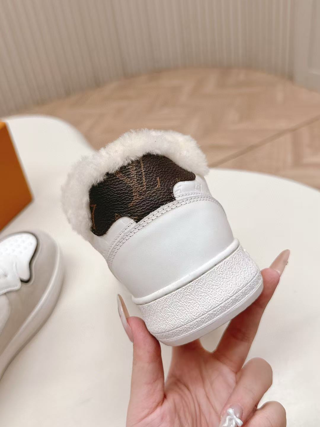 LVの高品質エンボスウールカジュアルシューズ【50％割引+送料無料】