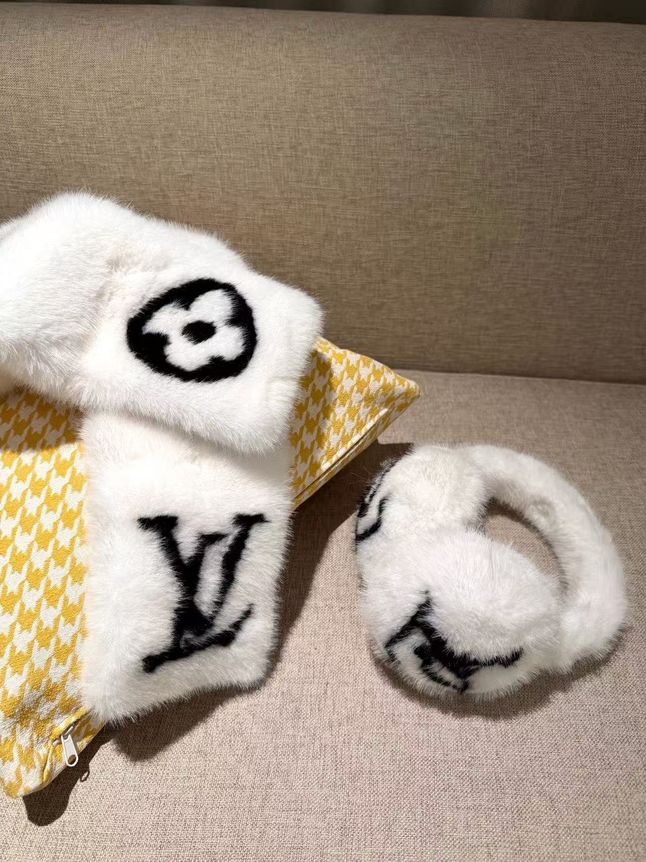 LVクローバーイヤーマフ＋スカーフ ツーピースセット【50％割引+送料無料】