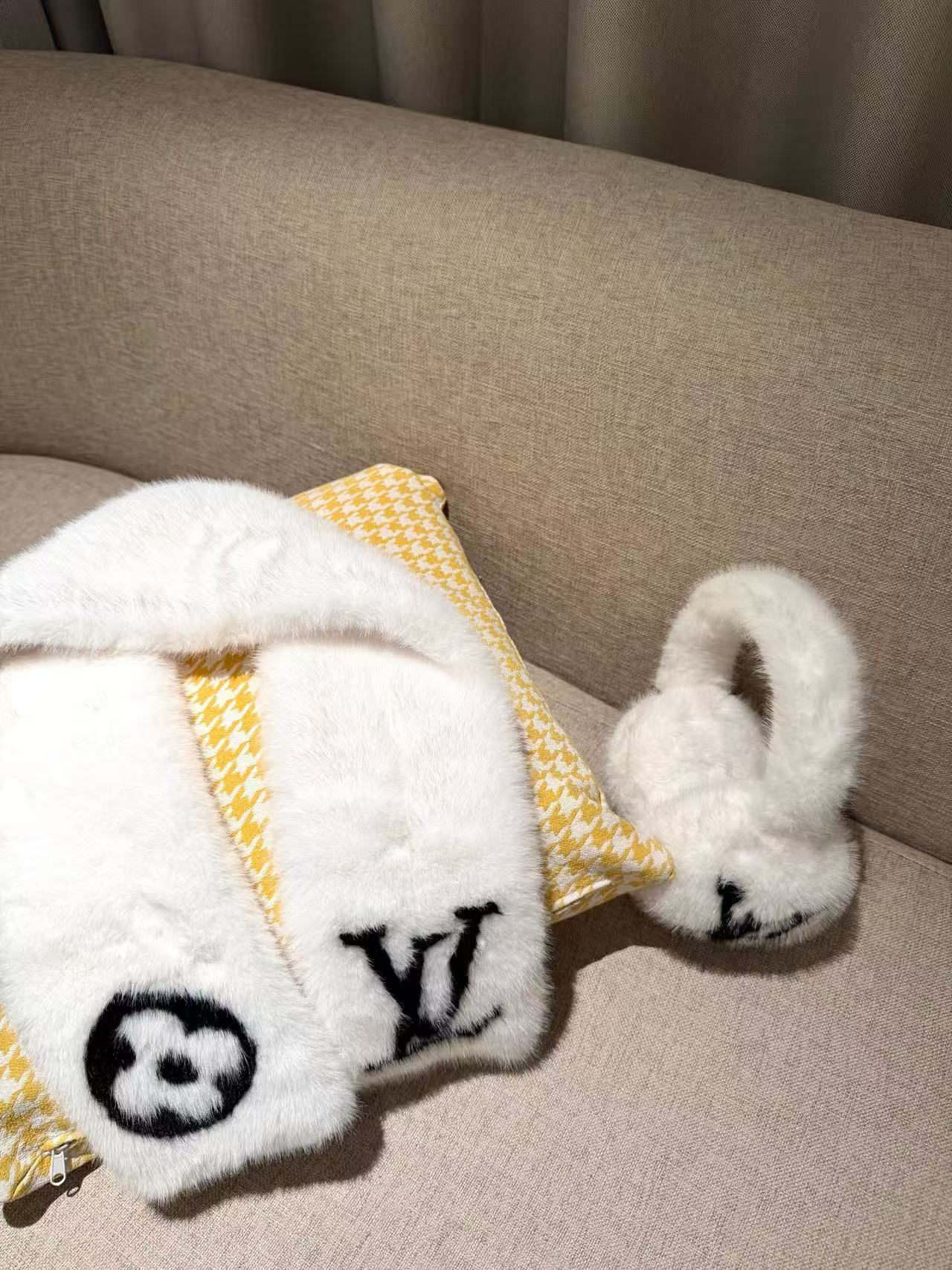 LVクローバーイヤーマフ＋スカーフ ツーピースセット【50％割引+送料無料】