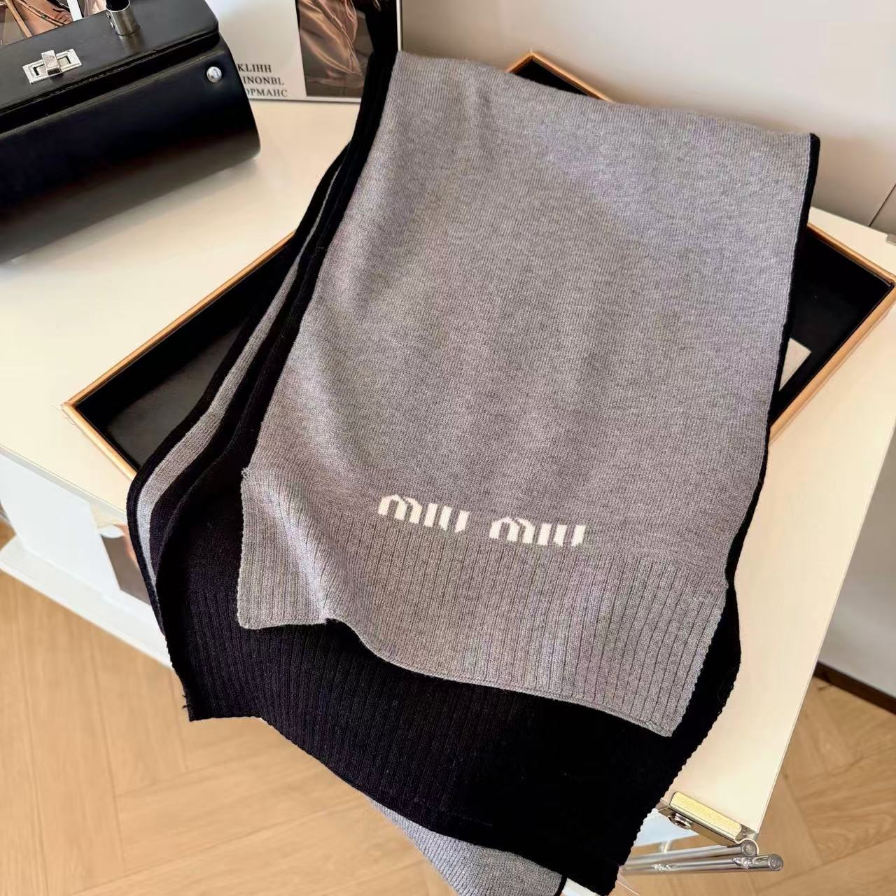 M1UM1U シンプルレターウールスカーフ【50％割引+送料無料】