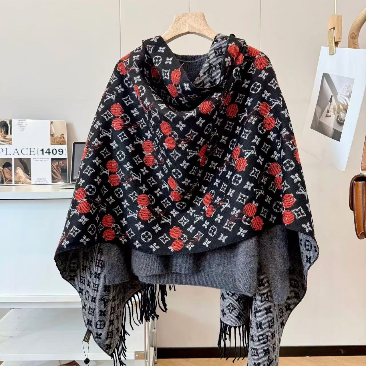 LV チェリープリント カシミアスカーフ【50％割引+送料無料】