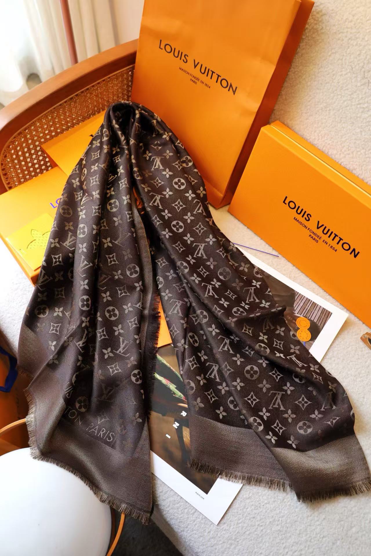 LVプリントウールスカーフ【50％割引+送料無料】