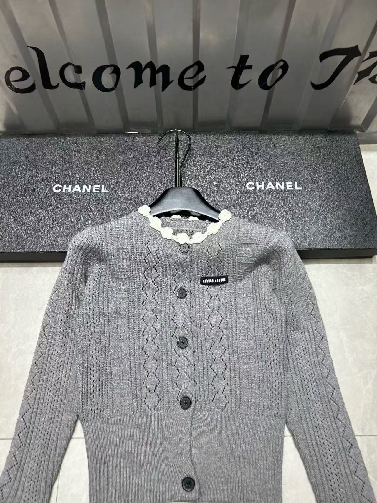 M1UM1U レーストリムフレアスリーブウールカーディガン【50％割引+送料無料】