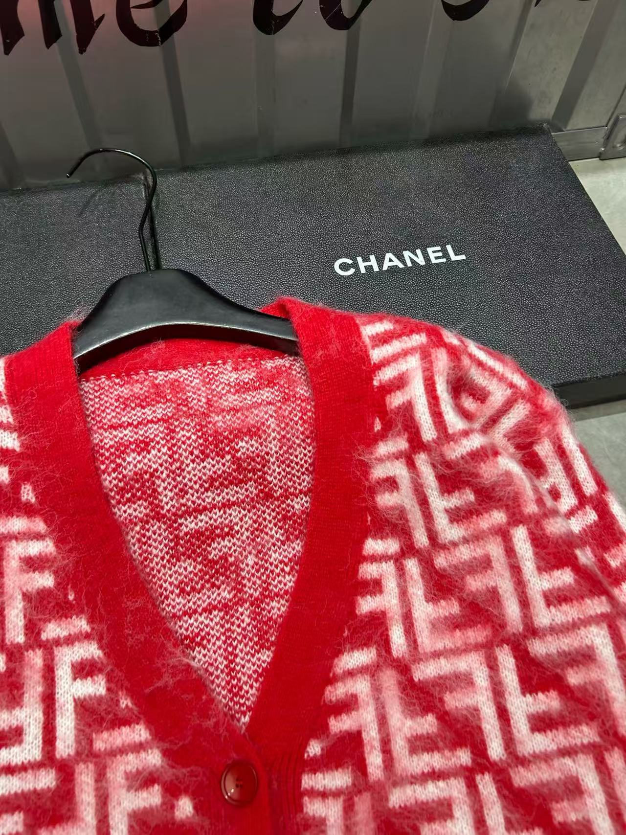 FEND1FFVネックモヘアカーディガン【50％割引+送料無料】