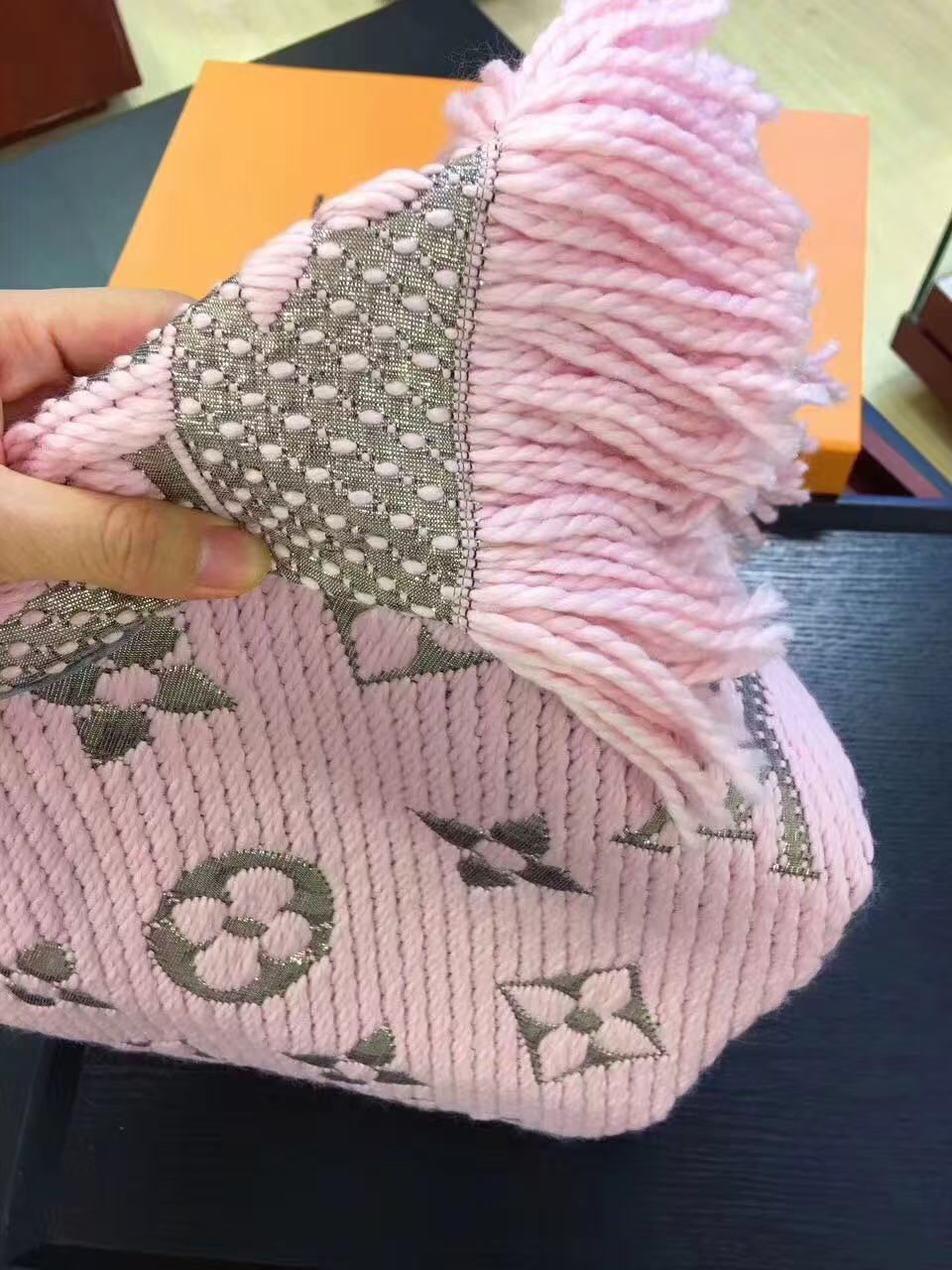 LV刺繍ロゴウールスカーフ【50％割引+送料無料】