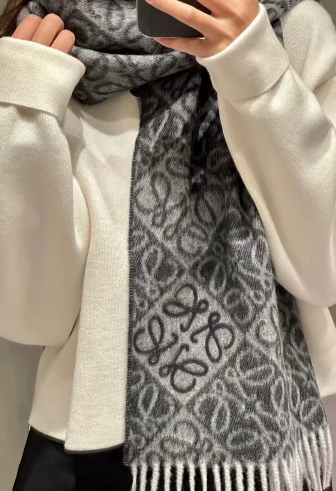 L0WEW タッセルプリント カシミアスカーフ【50％割引+送料無料】