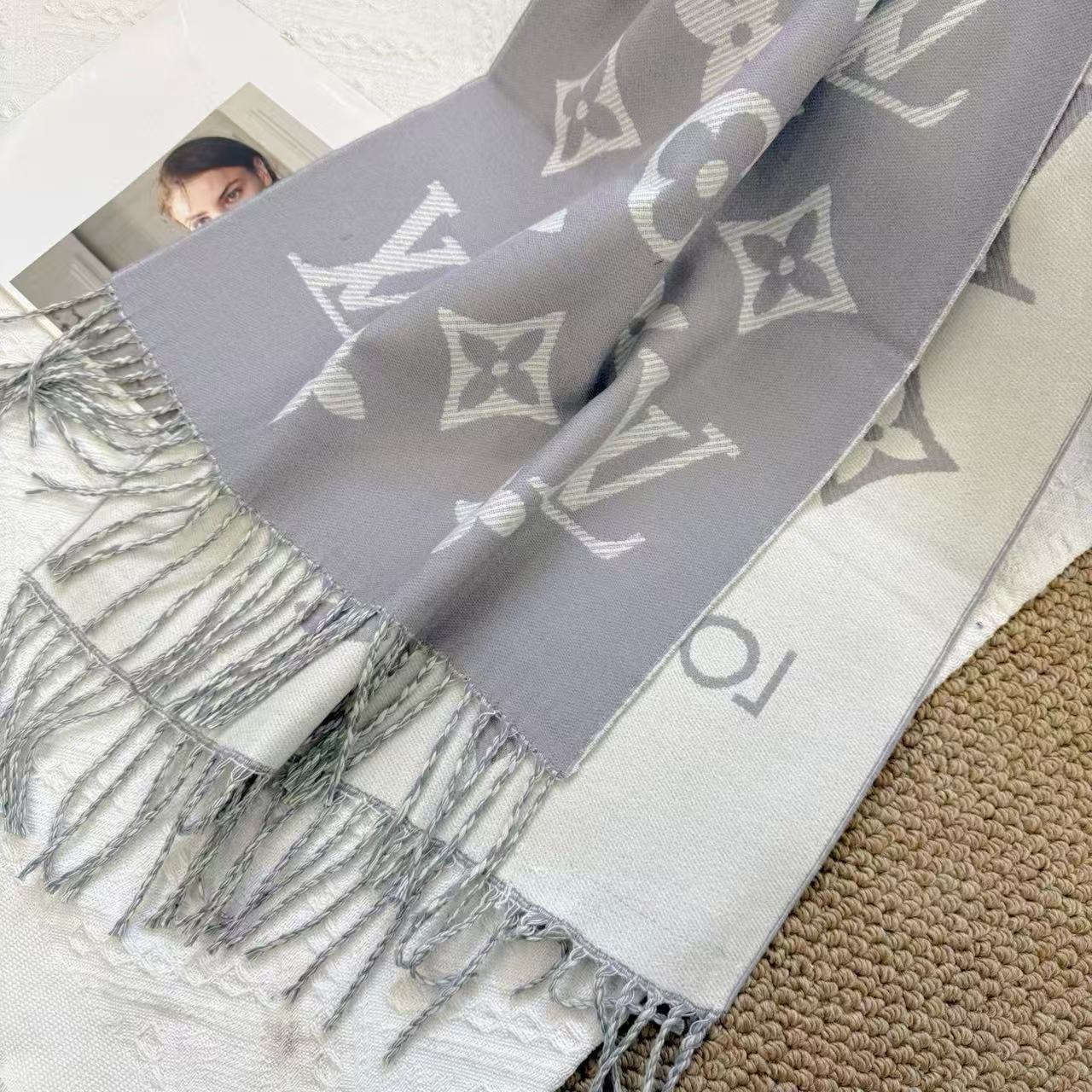 LV四つ葉のクローバープリントカシミアスカーフ【50％割引+送料無料】