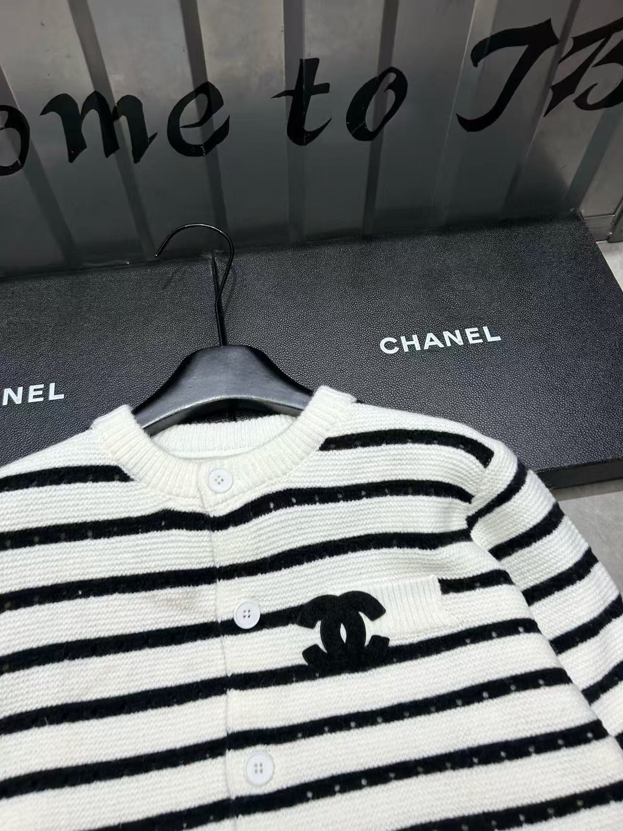 CHANE1 ダブルC ストライプウールカーディガン【50％割引+送料無料】