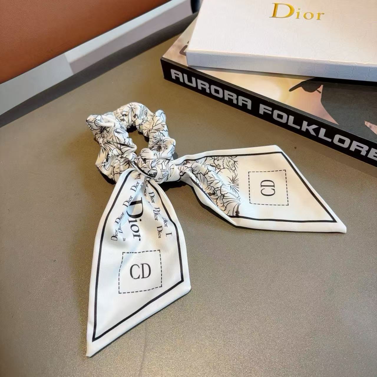 DIORのボウレターリボンヘアタイ【50％割引+送料無料】