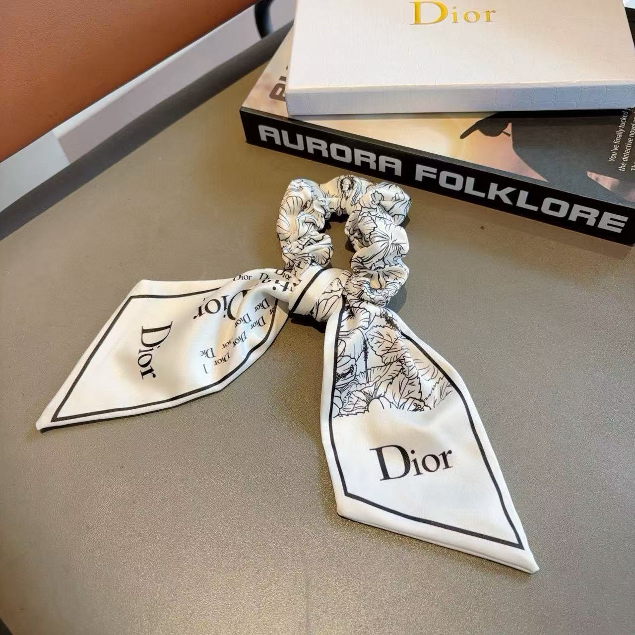 DIORのボウレターリボンヘアタイ【50％割引+送料無料】