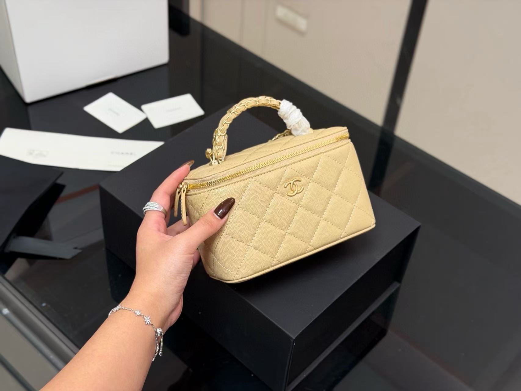 CHANE1 チェーンハンドバッグ【50％割引+送料無料】