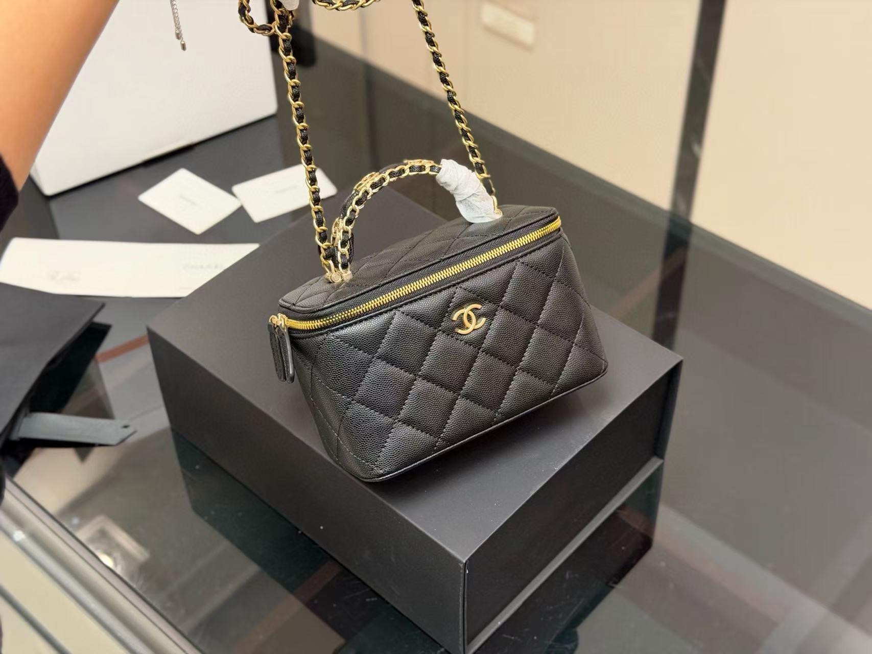 CHANE1 チェーンハンドバッグ【50％割引+送料無料】