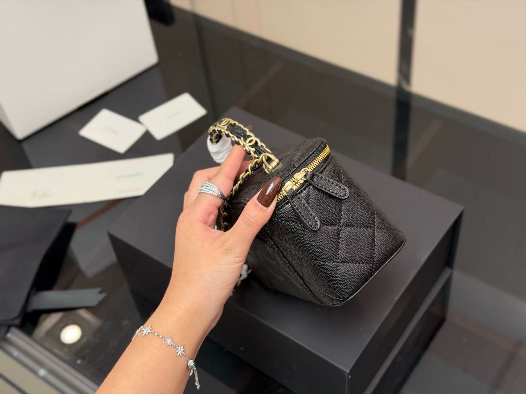 CHANE1 チェーンハンドバッグ【50％割引+送料無料】