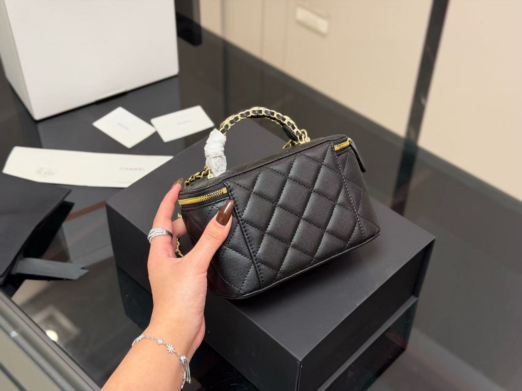 CHANE1 チェーンハンドバッグ【50％割引+送料無料】