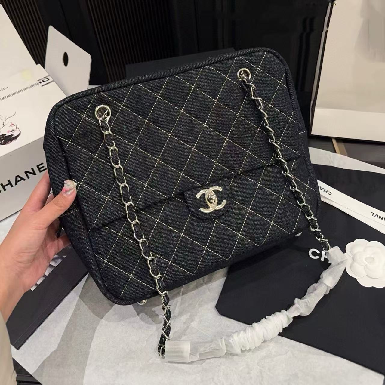 CHANE1 デニムチェーントートバッグ【50％割引+送料無料】