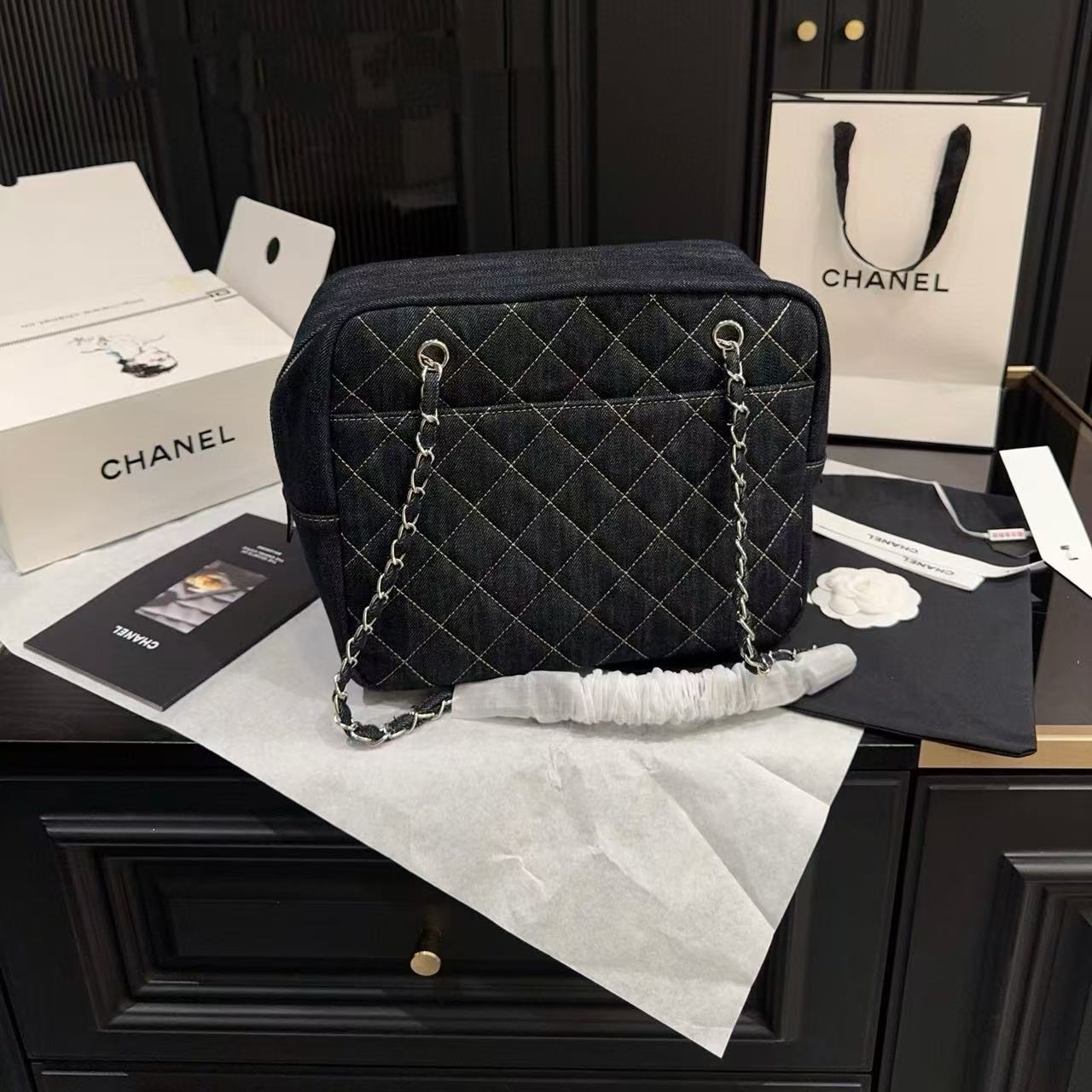 CHANE1 デニムチェーントートバッグ【50％割引+送料無料】