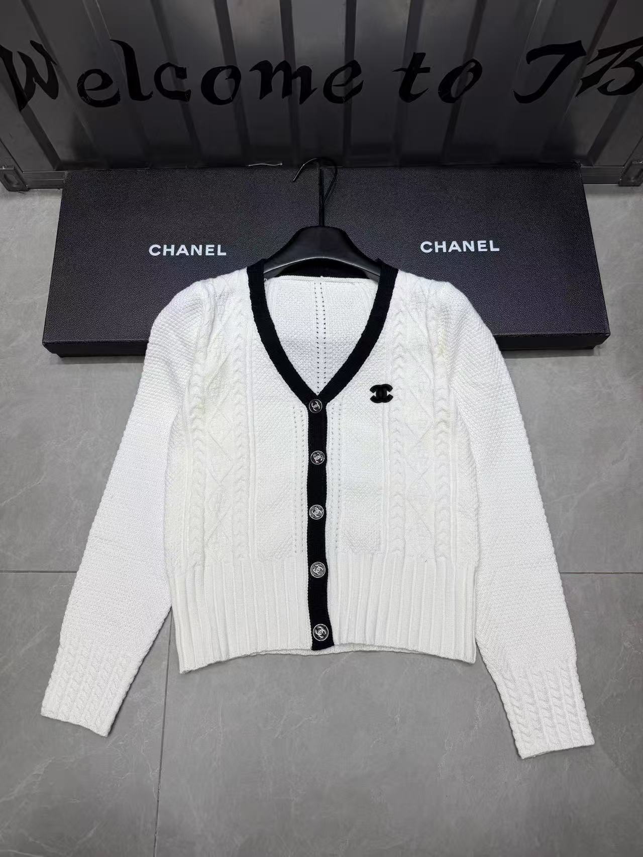 CHANE 1Vネックウールカーディガン【50％割引+送料無料】