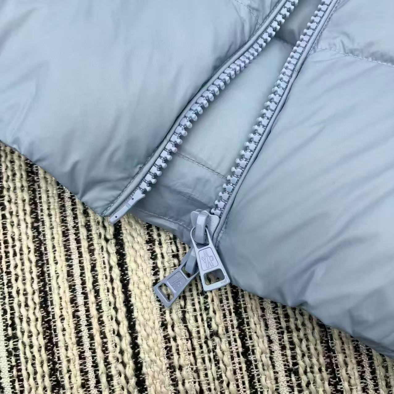 MONCLERスタンドカラーダウンジャケット【50％割引+送料無料】