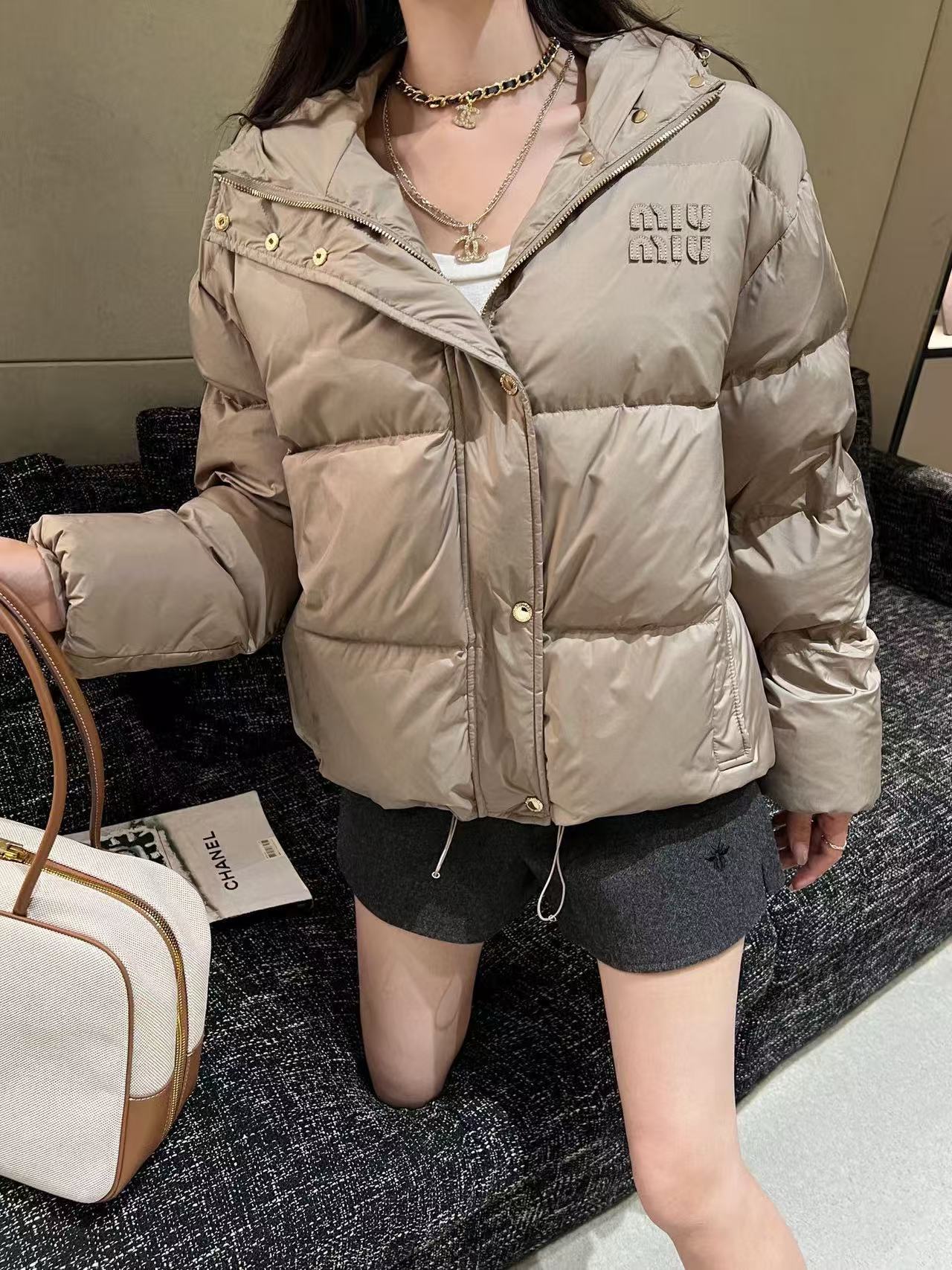 M1UM1U シンプルフード付きダウンジャケット【50％割引+送料無料】