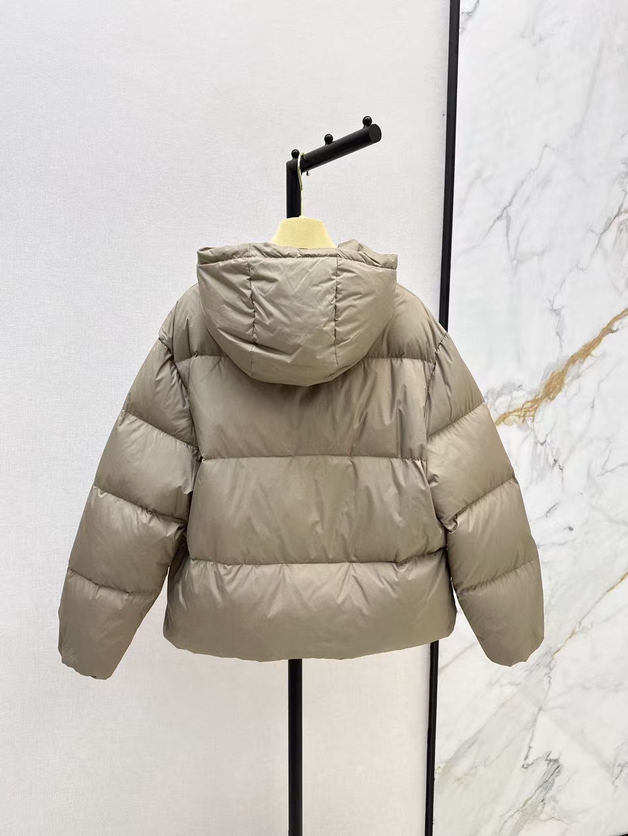 M1UM1U シンプルフード付きダウンジャケット【50％割引+送料無料】