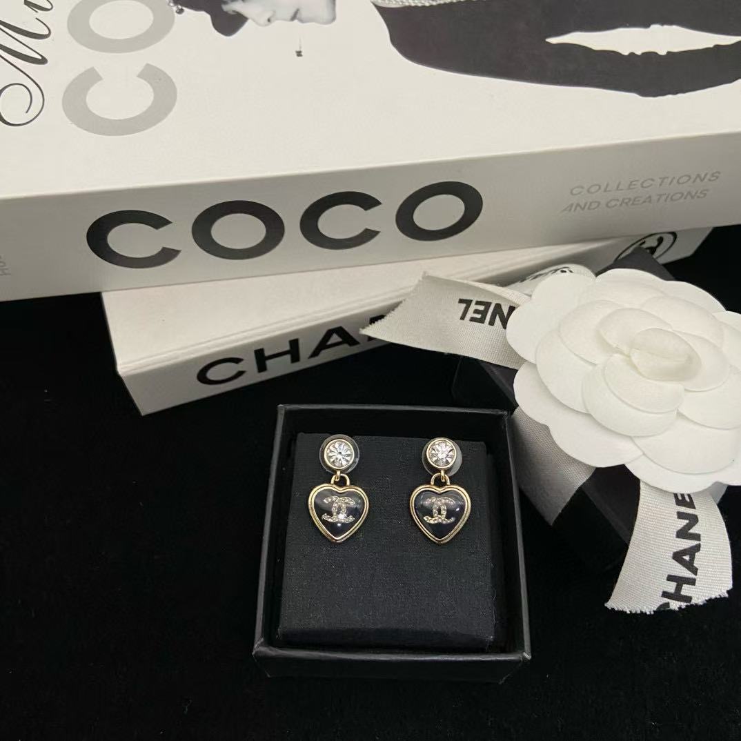 CHANE1 ブラックハート ダブルC スタッドピアス【50％割引+送料無料】