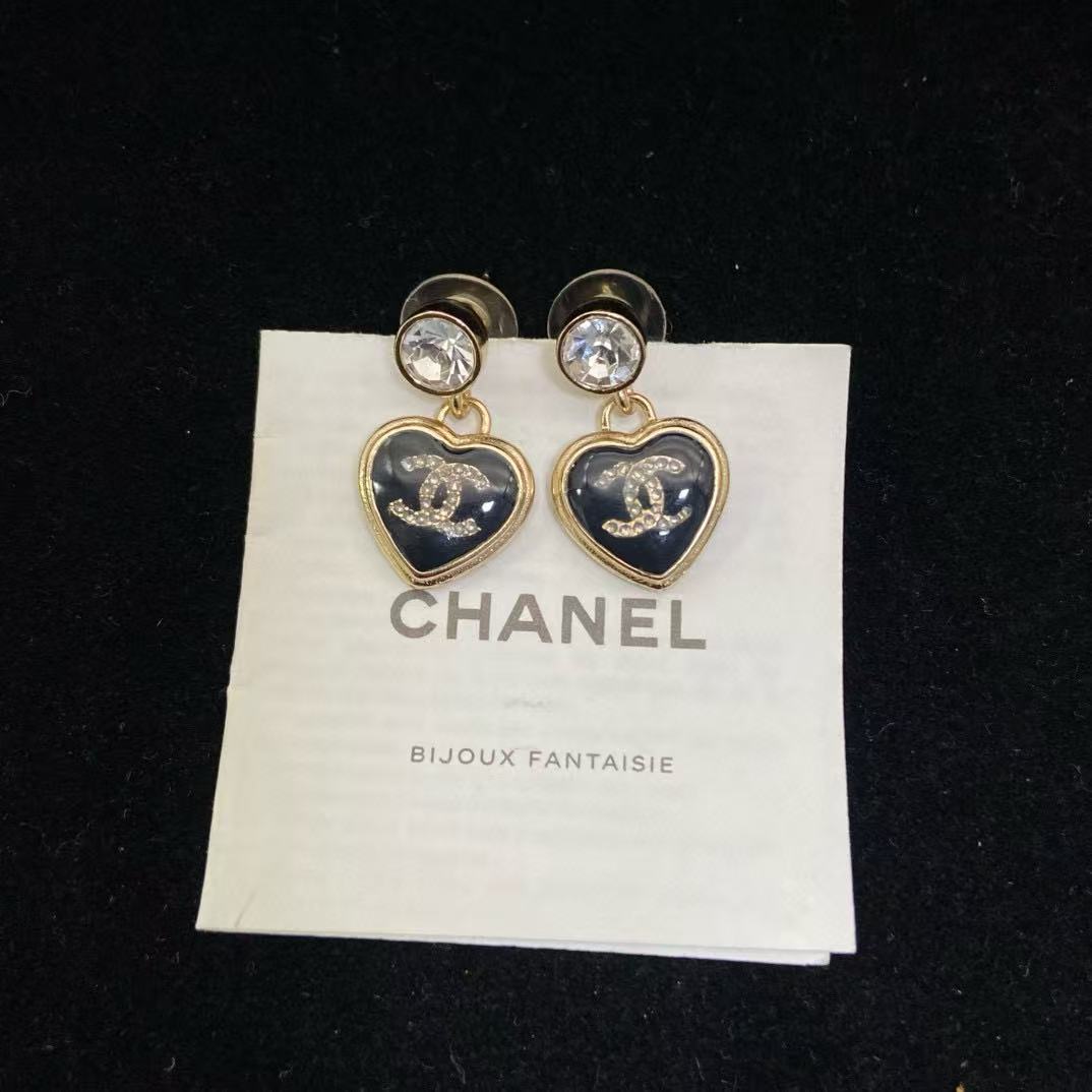 CHANE1 ブラックハート ダブルC スタッドピアス【50％割引+送料無料】
