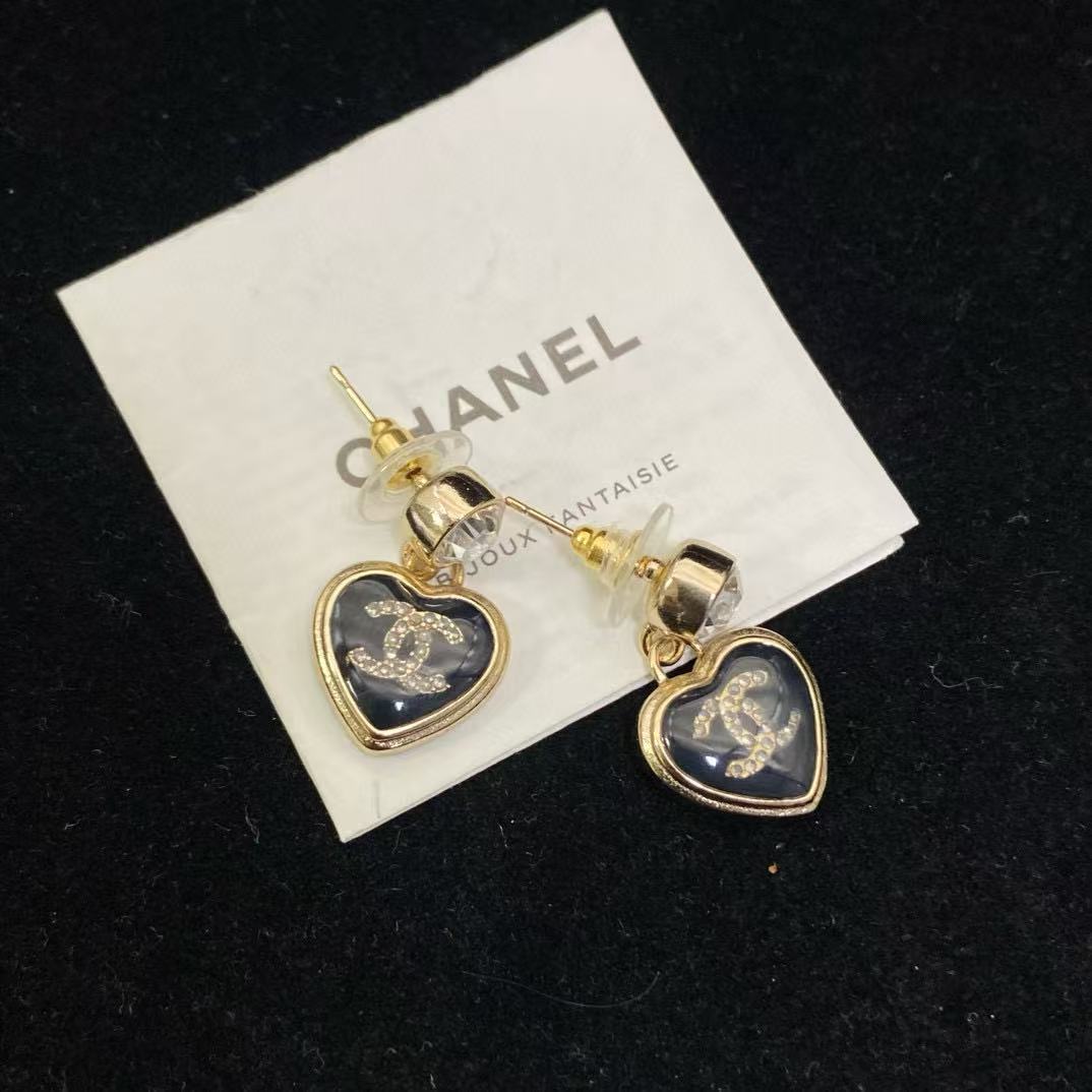 CHANE1 ブラックハート ダブルC スタッドピアス【50％割引+送料無料】