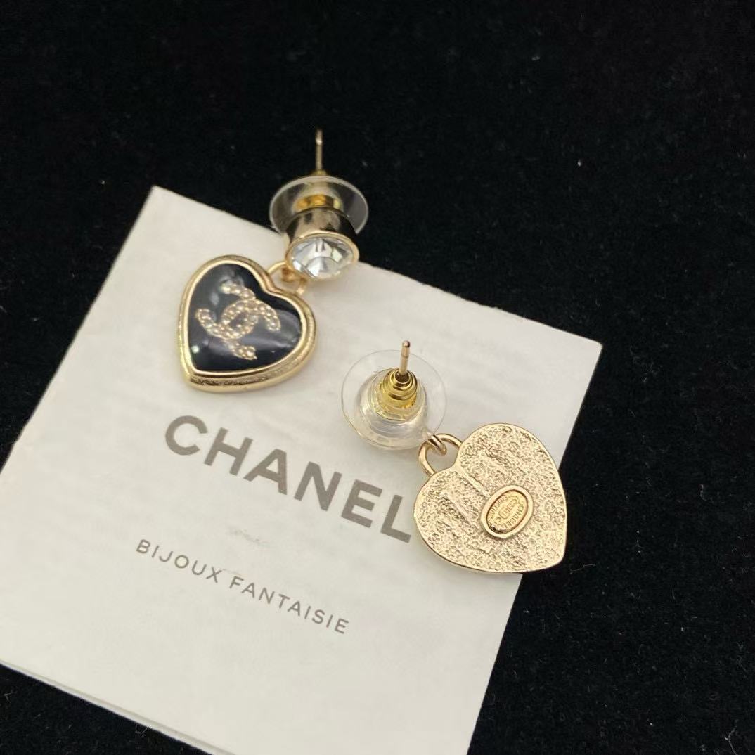 CHANE1 ブラックハート ダブルC スタッドピアス【50％割引+送料無料】