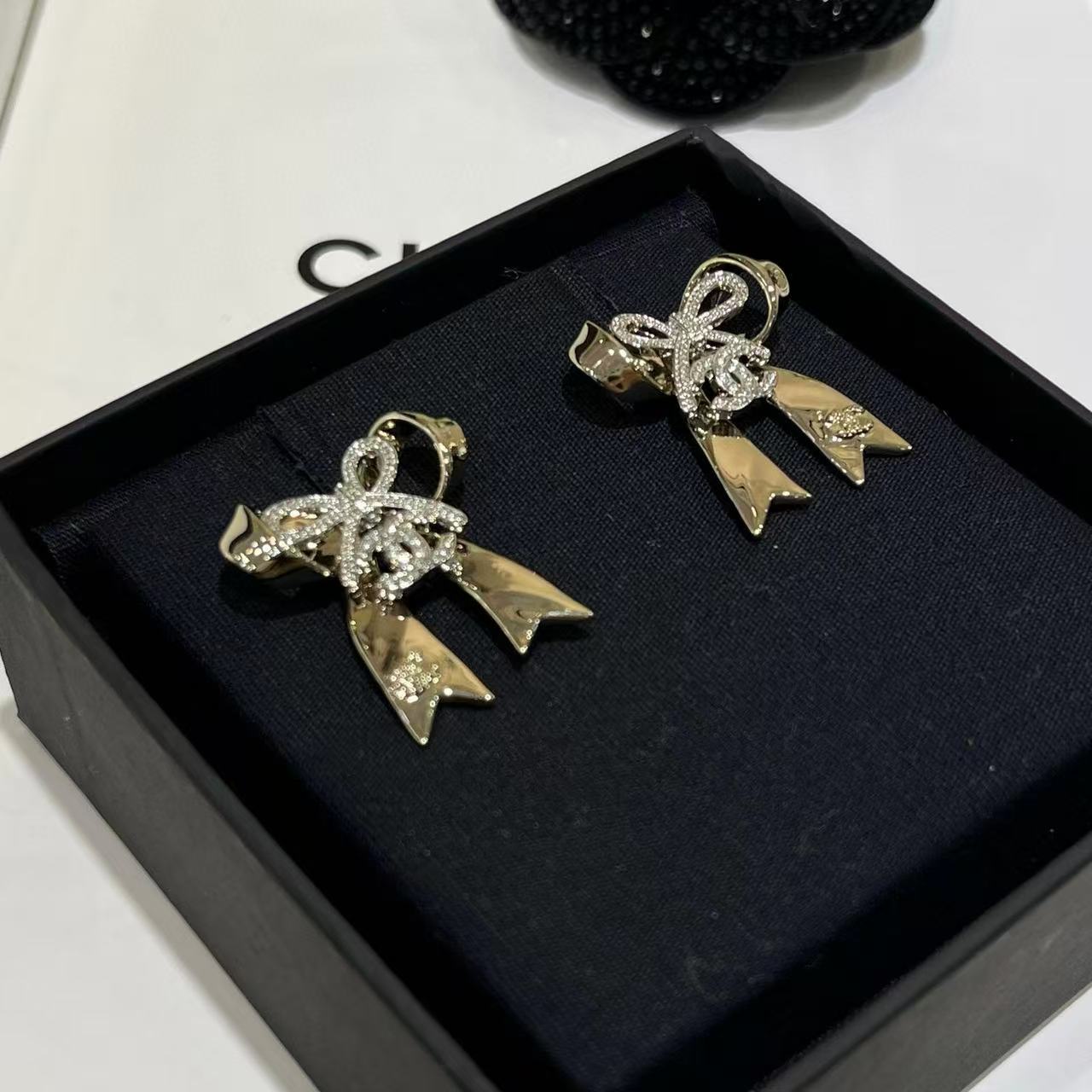 CHANE1 ボウ ダブルC スタッドピアス【50％割引+送料無料】