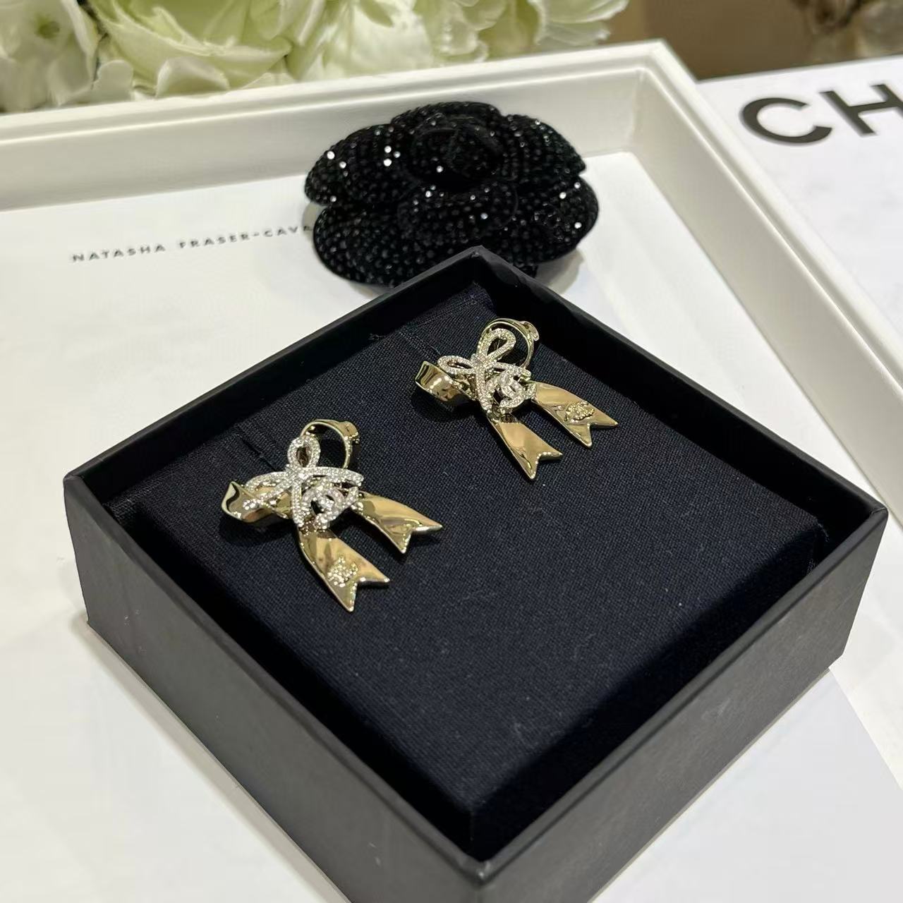 CHANE1 ボウ ダブルC スタッドピアス【50％割引+送料無料】