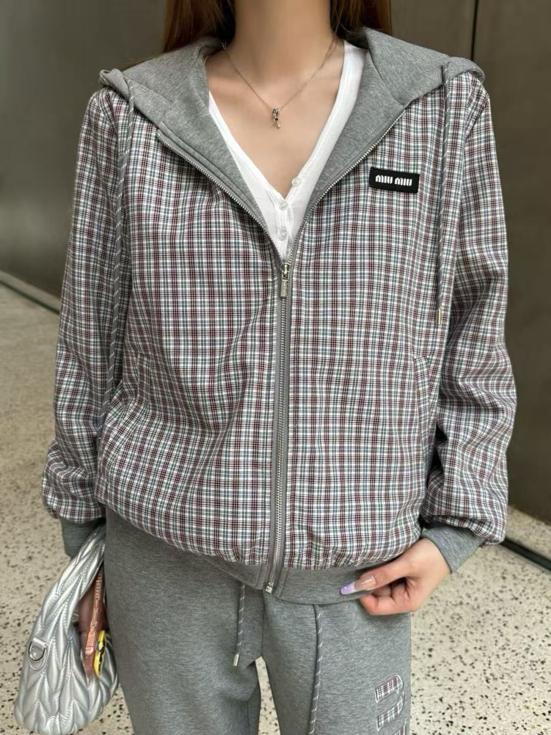 M1UM1U フード付きジップアップジャケット+パンツ ツーピースセット【50％割引+送料無料】