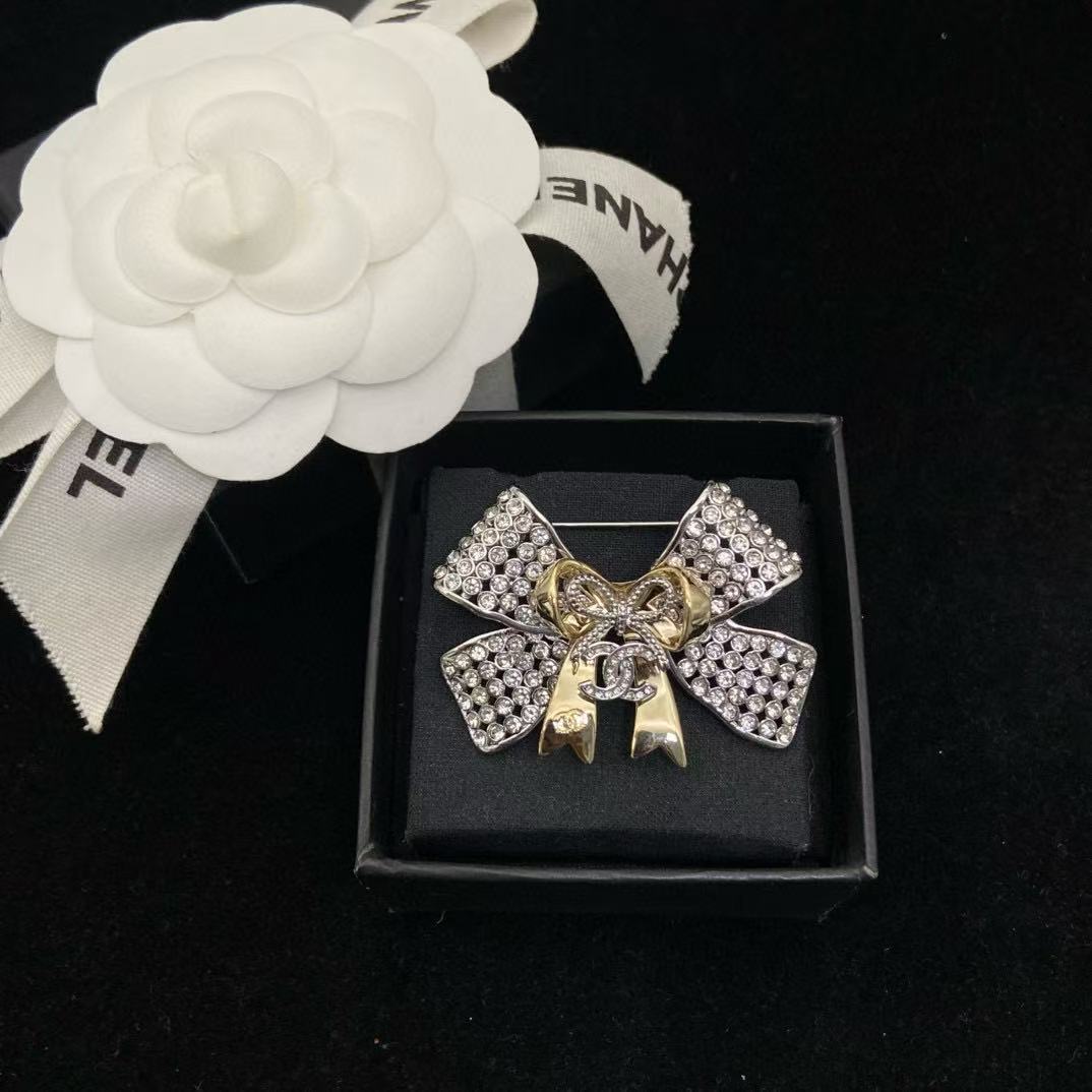 CHANE1 フルダイヤモンド ボウブローチ【50％割引+送料無料】