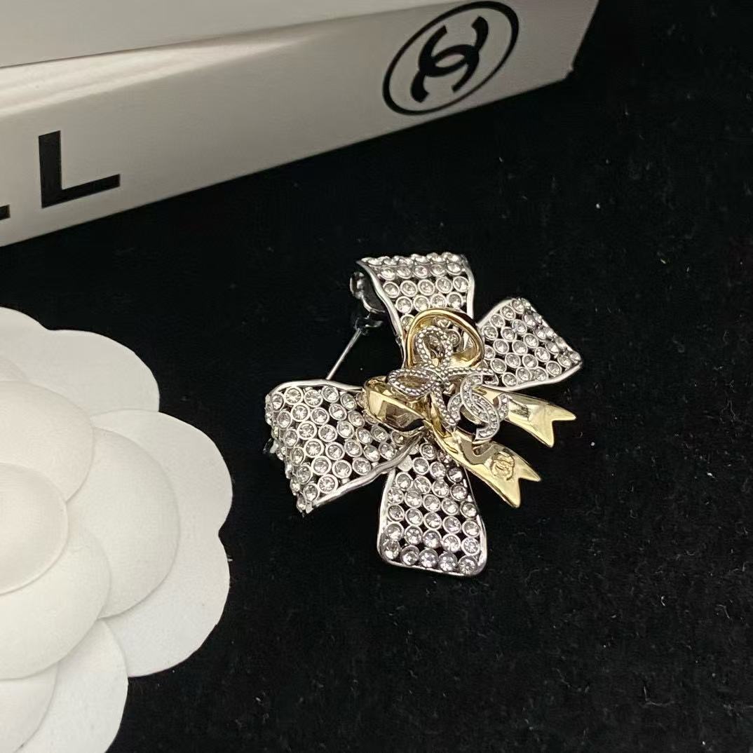 CHANE1 フルダイヤモンド ボウブローチ【50％割引+送料無料】