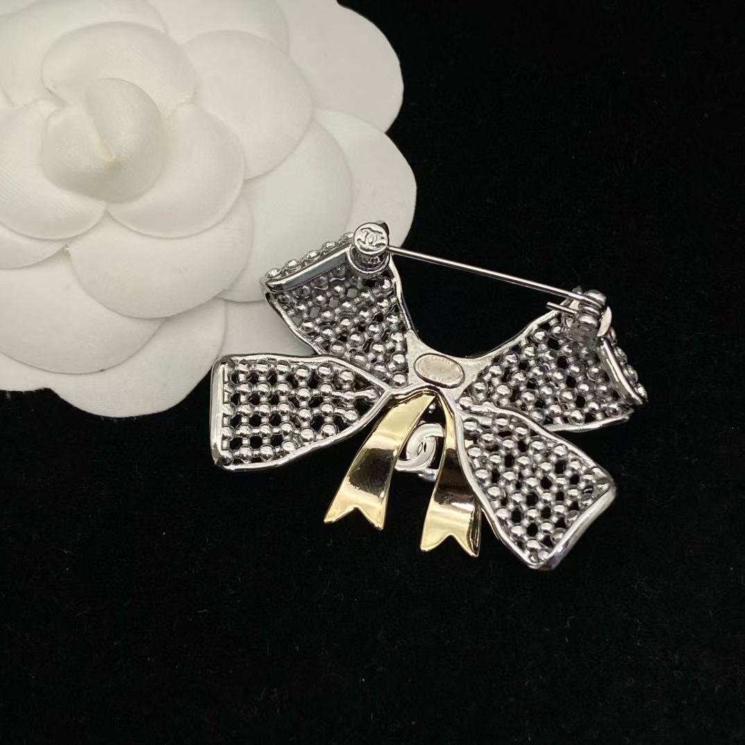 CHANE1 フルダイヤモンド ボウブローチ【50％割引+送料無料】