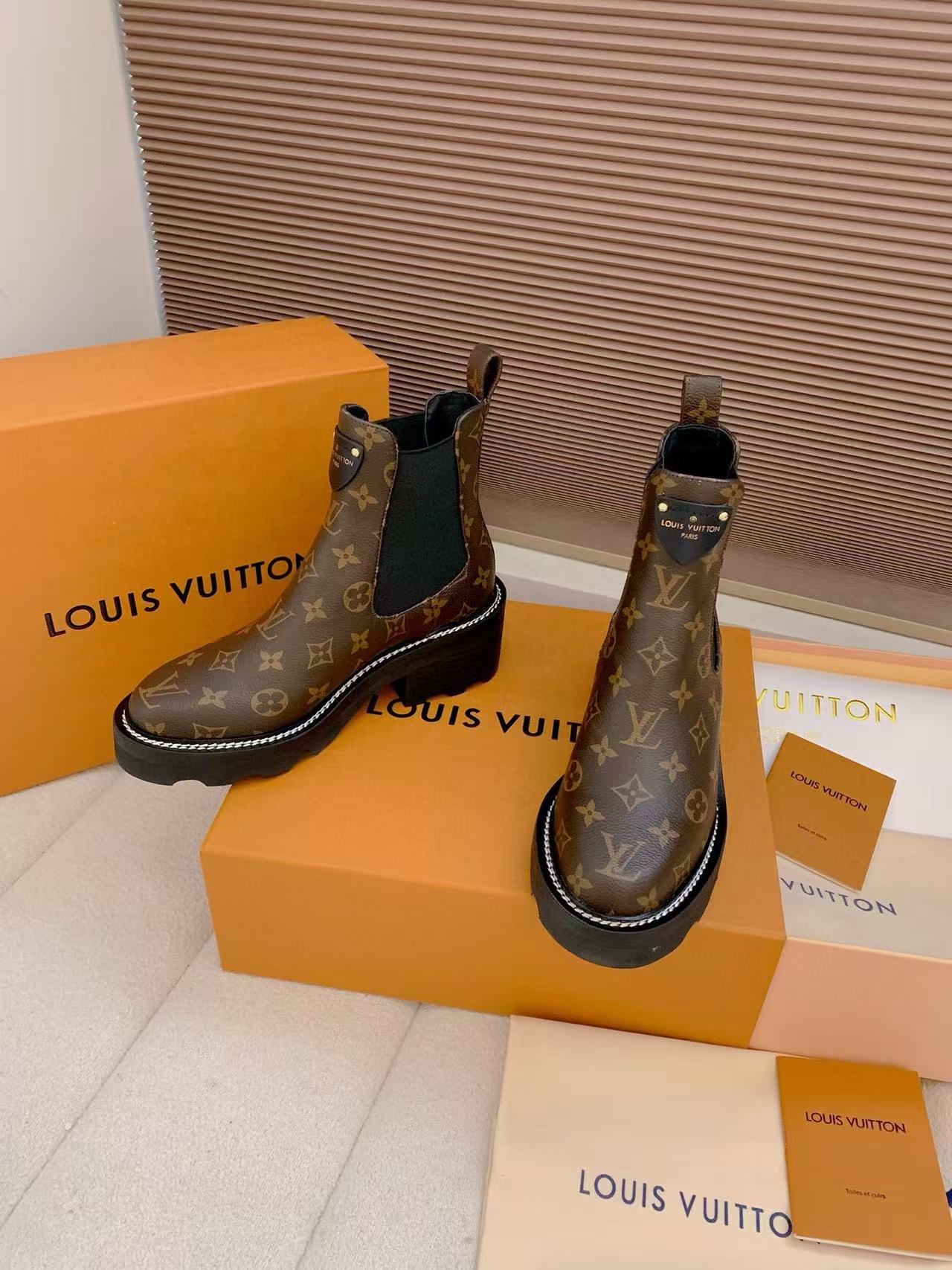 LVの高品質シープスキンマーティンブーツ【50％割引+送料無料】