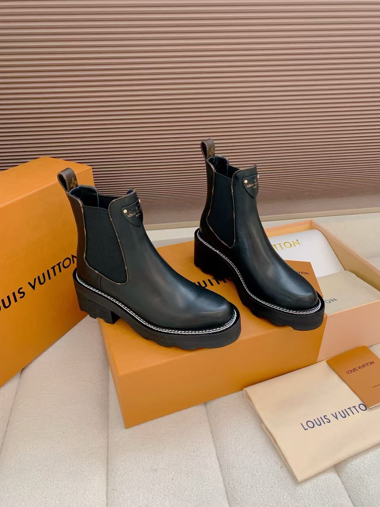 LVの高品質シープスキンマーティンブーツ【50％割引+送料無料】