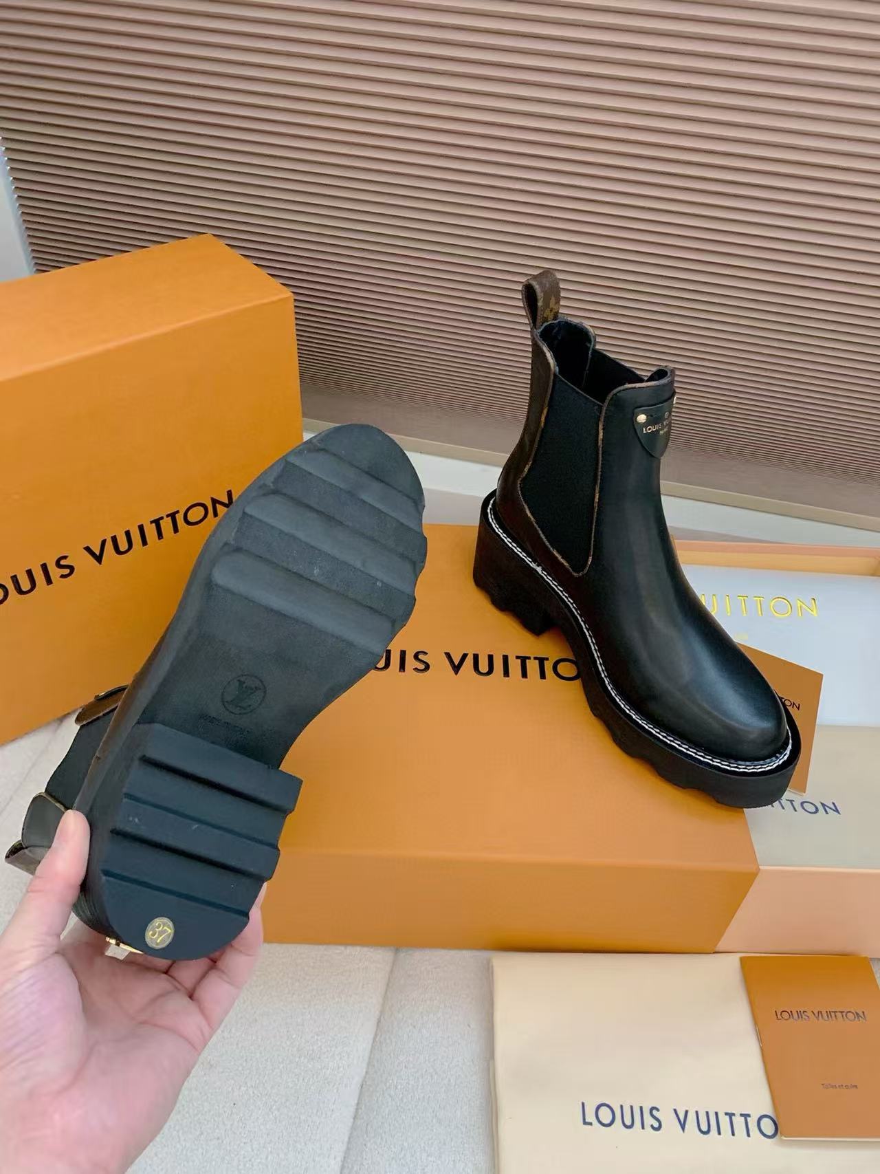 LVの高品質シープスキンマーティンブーツ【50％割引+送料無料】
