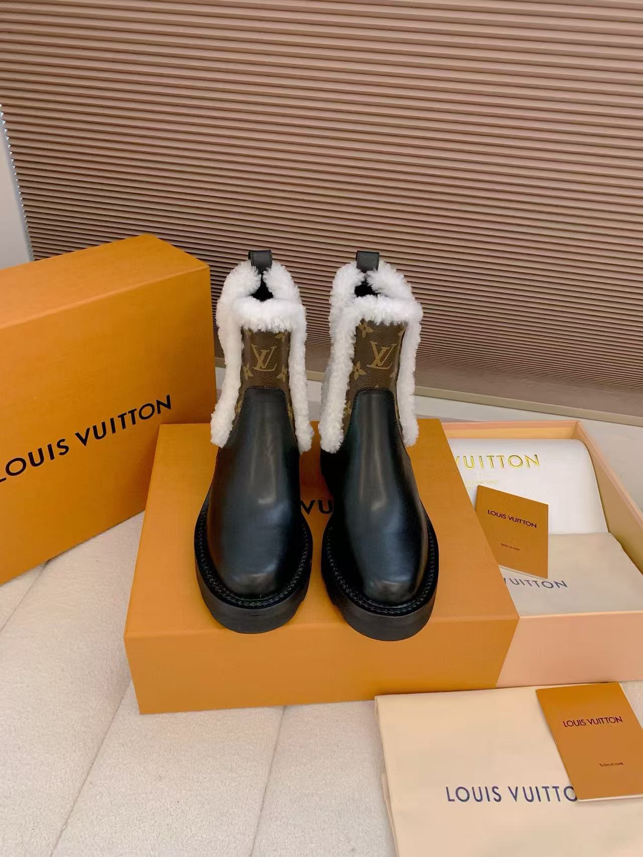 LVの高品質ウールと牛革のマーティンブーツ【50％割引+送料無料】