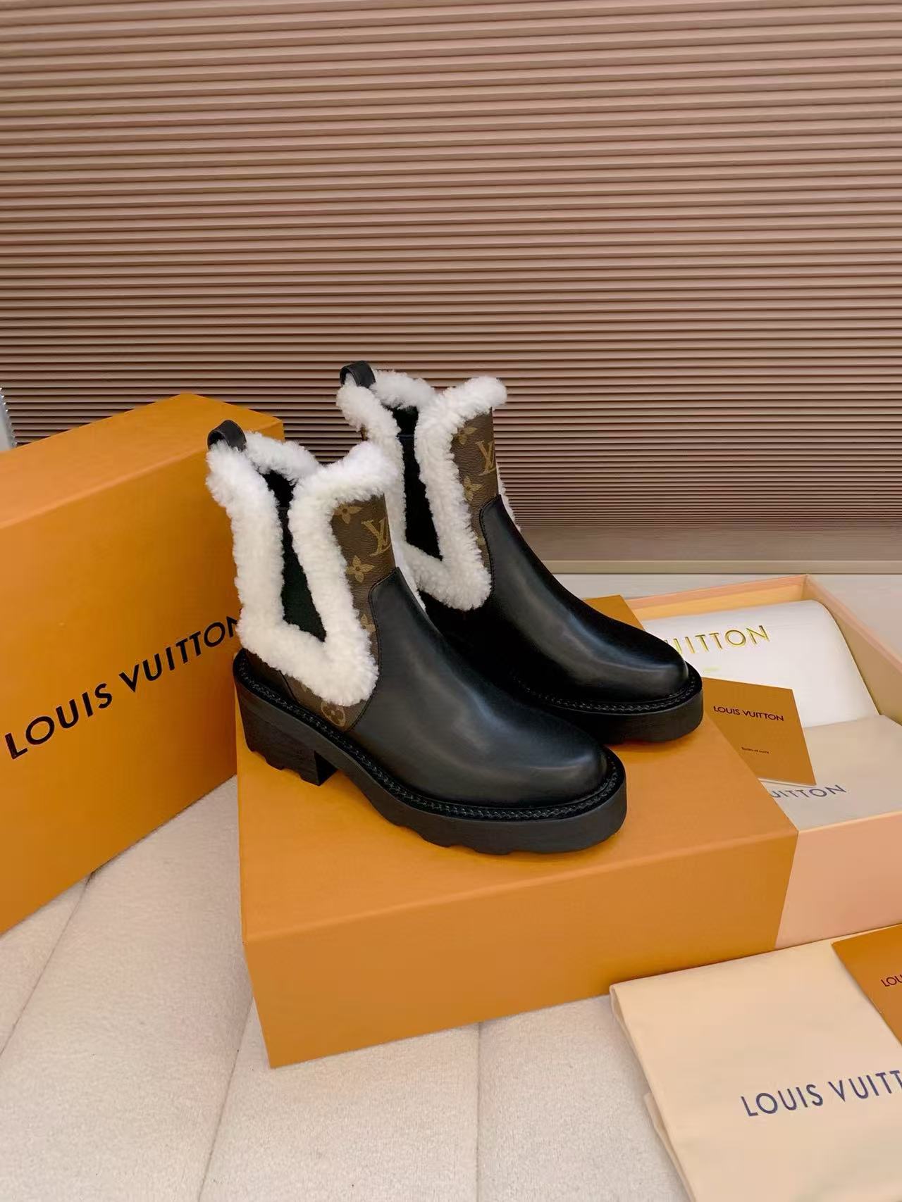 LVの高品質ウールと牛革のマーティンブーツ【50％割引+送料無料】