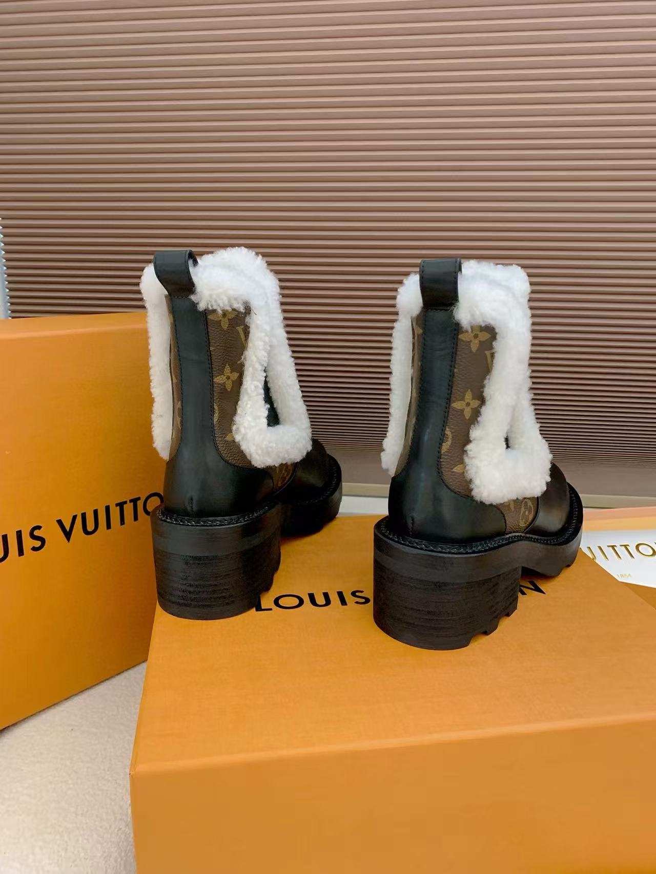 LVの高品質ウールと牛革のマーティンブーツ【50％割引+送料無料】