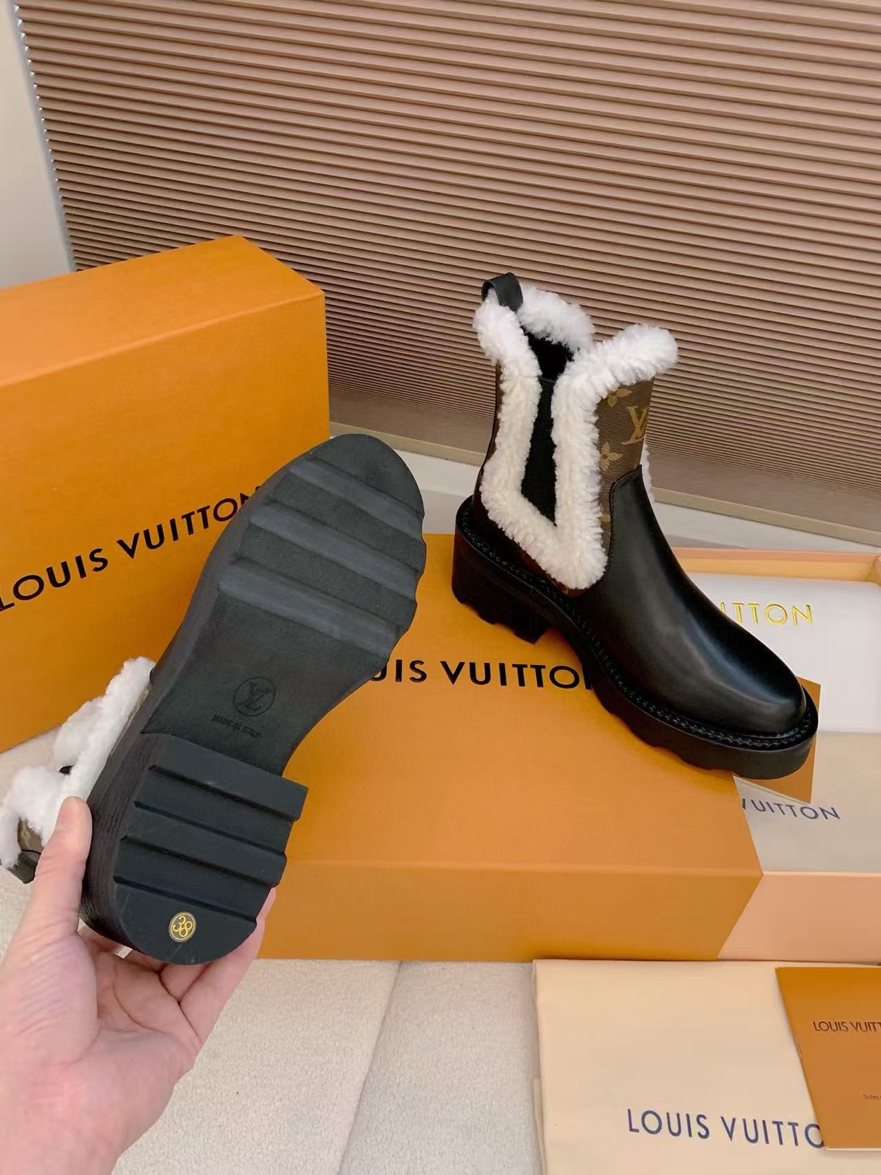 LVの高品質ウールと牛革のマーティンブーツ【50％割引+送料無料】