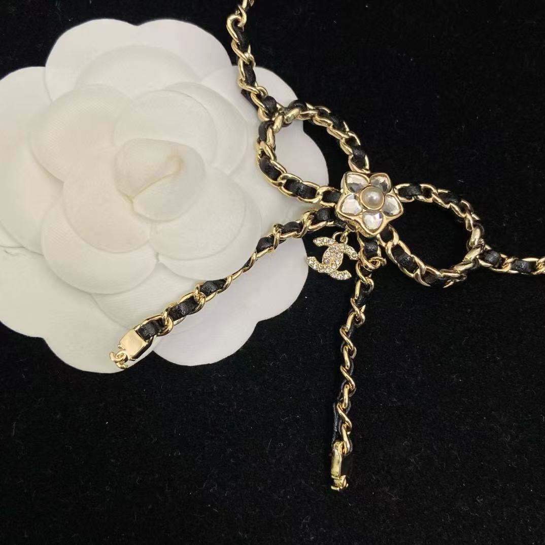 CHANE1 ダブルC レザー ボウ ネックレス【50％割引+送料無料】